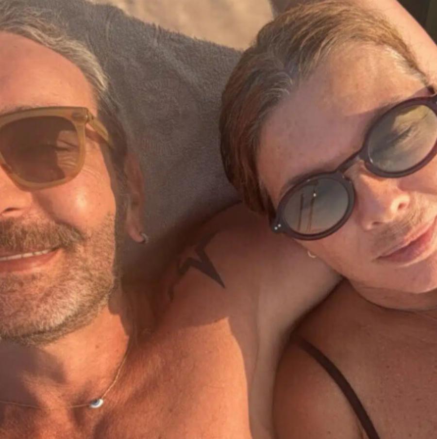 Σοφία Αλιμπέρτη: Στρώνει το τραπέζι στο σπίτι της στην Πάρο