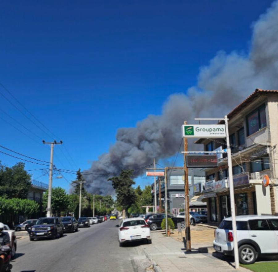 Νέα φωτιά τώρα πριν λίγο στη Βόρεια Αττική κοντά σε σπίτια – Εστάλη μήνυμα από το 112