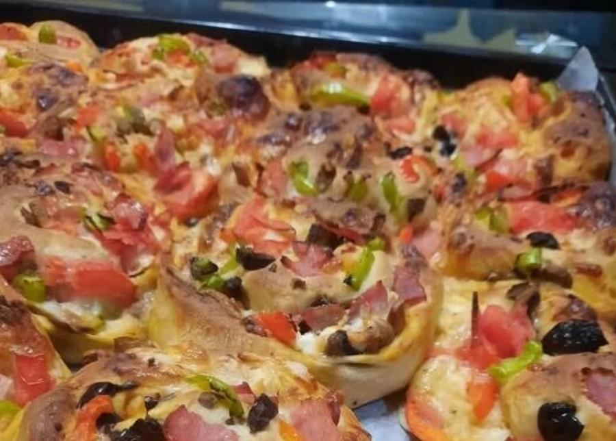 Πίτσα ρολό με αφράτη ζύμη – Εύκολη και πεντανόστιμη συνταγή