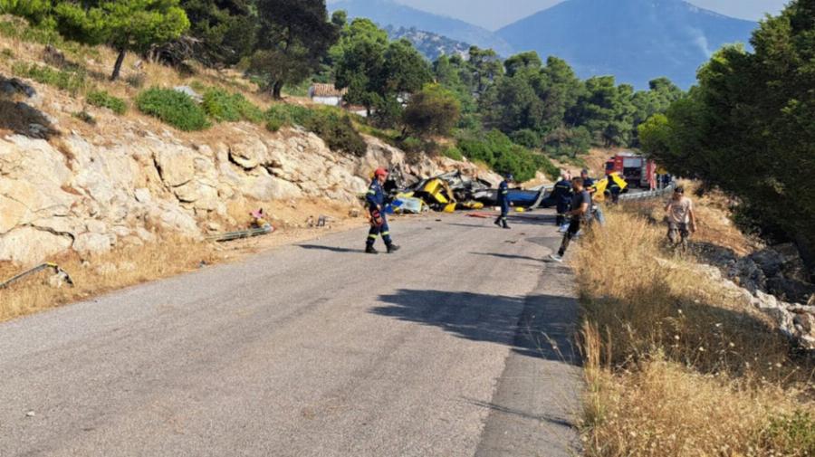 Συντριβή πυροσβεστικών ελικοπτέρων στη φωτιά της Ψάθας – Χωρίς τις αισθήσεις τους το πλήρωμα του ενός