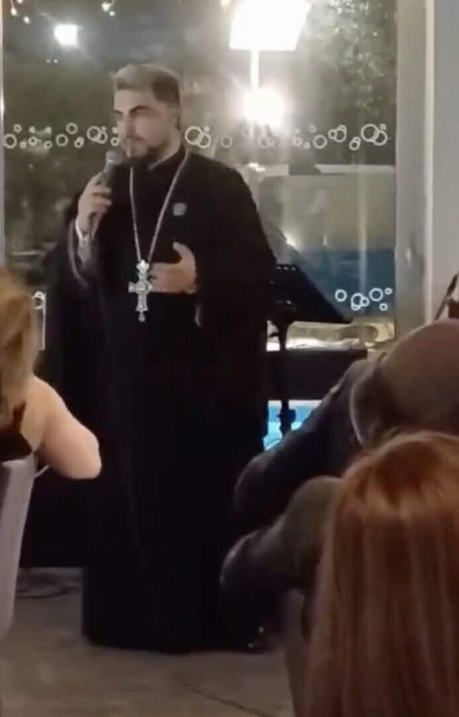 Xαμoς ξανά με τον αρχιμανδρίτη Σωφρόνιο Βόγκα – Tραγούδησε το «Απορώ με την καρδιά μου»