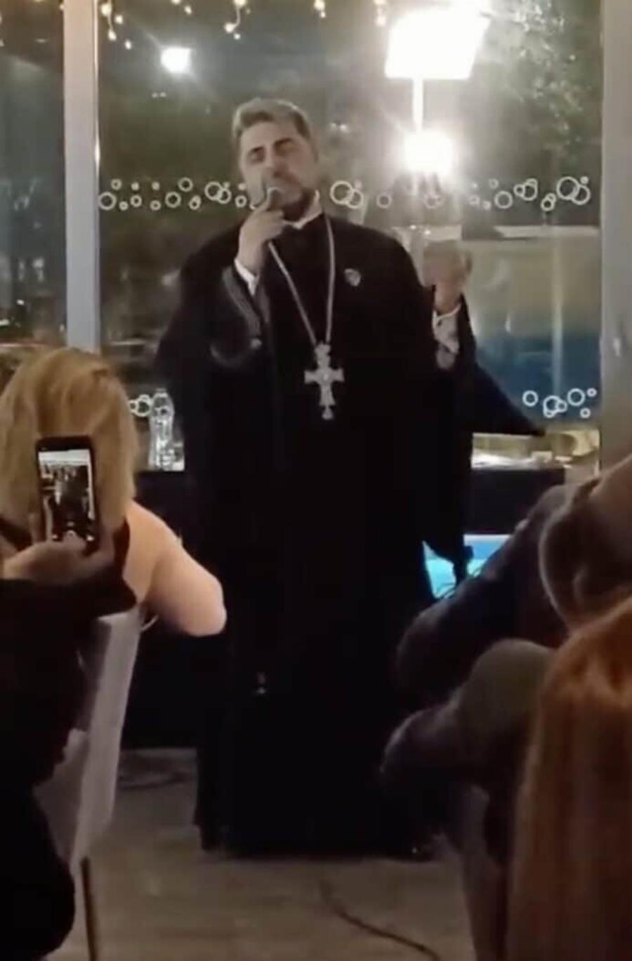 Xαμoς ξανά με τον αρχιμανδρίτη Σωφρόνιο Βόγκα – Tραγούδησε το «Απορώ με την καρδιά μου»