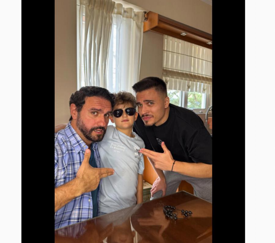 «Κάγκελο» οι τηλεθεατές: Ο γιος του Μελέτη Ηλία μπήκε στο «Το Σόι Σου» και ενώ είναι φωτοτυπία του πατέρα του δεν τον κατάλαβε κανείς