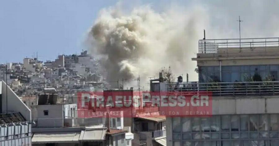 Μεγάλη φωτιά στο κέντρο του Πειραιά