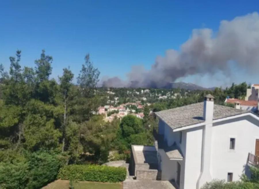 Νέα φωτιά τώρα πριν λίγο στη Βόρεια Αττική κοντά σε σπίτια – Εστάλη μήνυμα από το 112