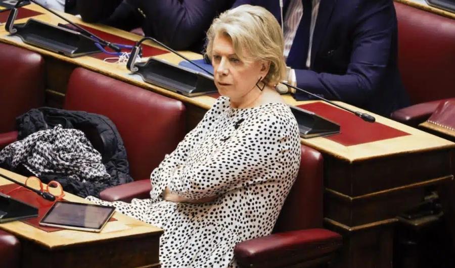 Μπαίνει στην πολιτική η «μάνα των Τεμπών»; Και η Ακρίτα μετά τον Κοτζιά ψηφίζει για… πρωθυπουργό την Καρυστιανού