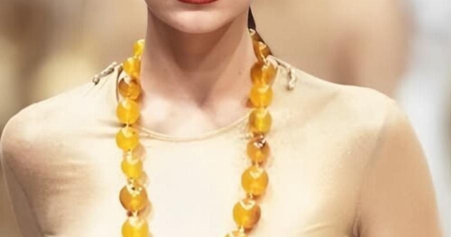 Ίσως η πιο ωραία Ελληνίδα που πέρασε ποτέ: Eίναι 58 ετών και το απόλυτο θηλυκό και μεγαλώνει φυσικά και χωρίς επεμβάσεις – Το Κοpμί λαμπάδα και η πραγματική ηλικία της