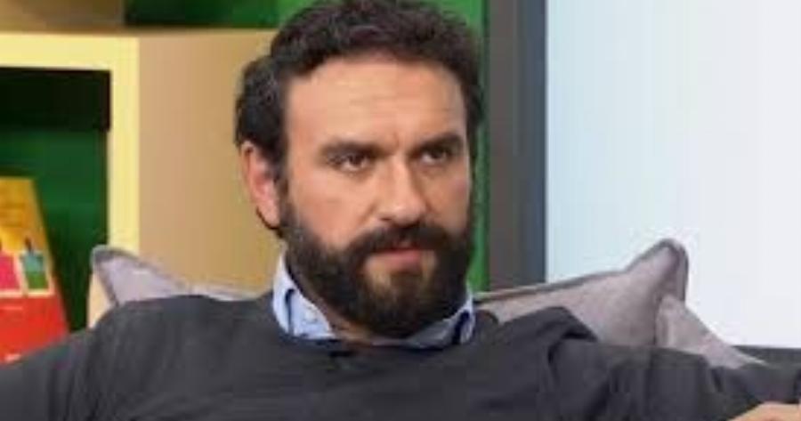 «Κάγκελο» οι τηλεθεατές: Ο γιος του Μελέτη Ηλία μπήκε στο «Το Σόι Σου» και ενώ είναι φωτοτυπία του πατέρα του δεν τον κατάλαβε κανείς