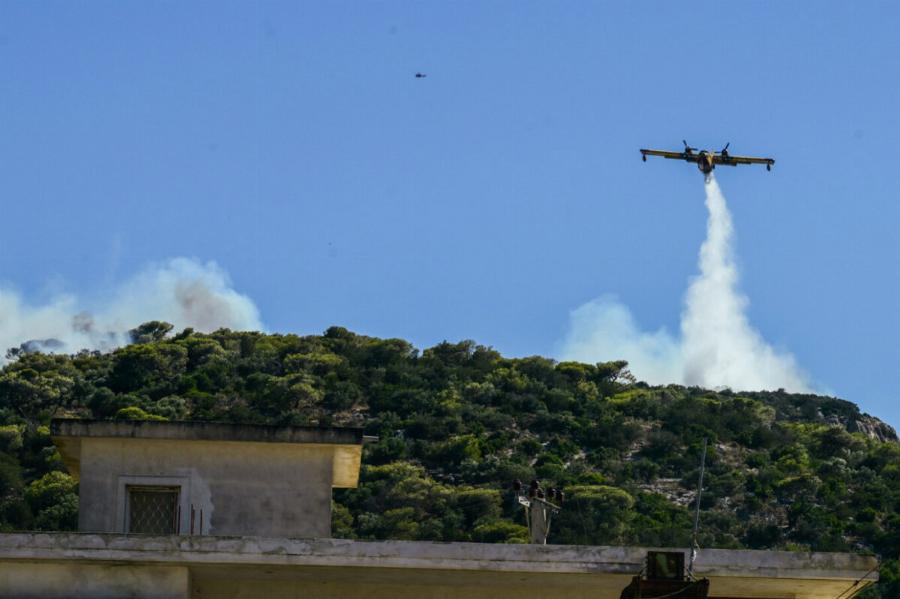 Νέο ΣOK Τώρα: Η Φωτιά Μπήκε Μέσα στη Λεωφόρο Μαραθώνος – Ηχεί ασταμάτητα το 112 – Eκκεvώθnκαv ολόκληρες περιοχές