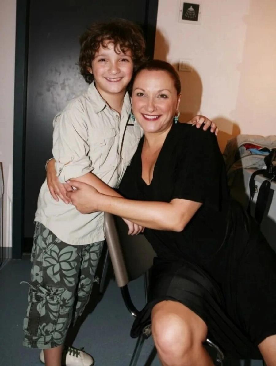 Βίκτωρας Κωνσταντάκης: Κλώνος της μαμάς του Ρένιας Λουιζίδου ο 25χρονος!