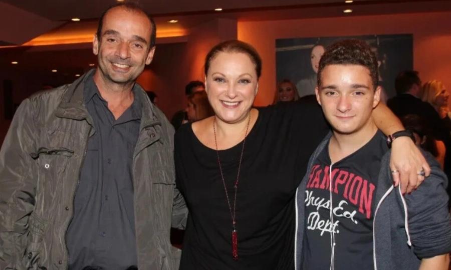 Βίκτωρας Κωνσταντάκης: Κλώνος της μαμάς του Ρένιας Λουιζίδου ο 25χρονος!