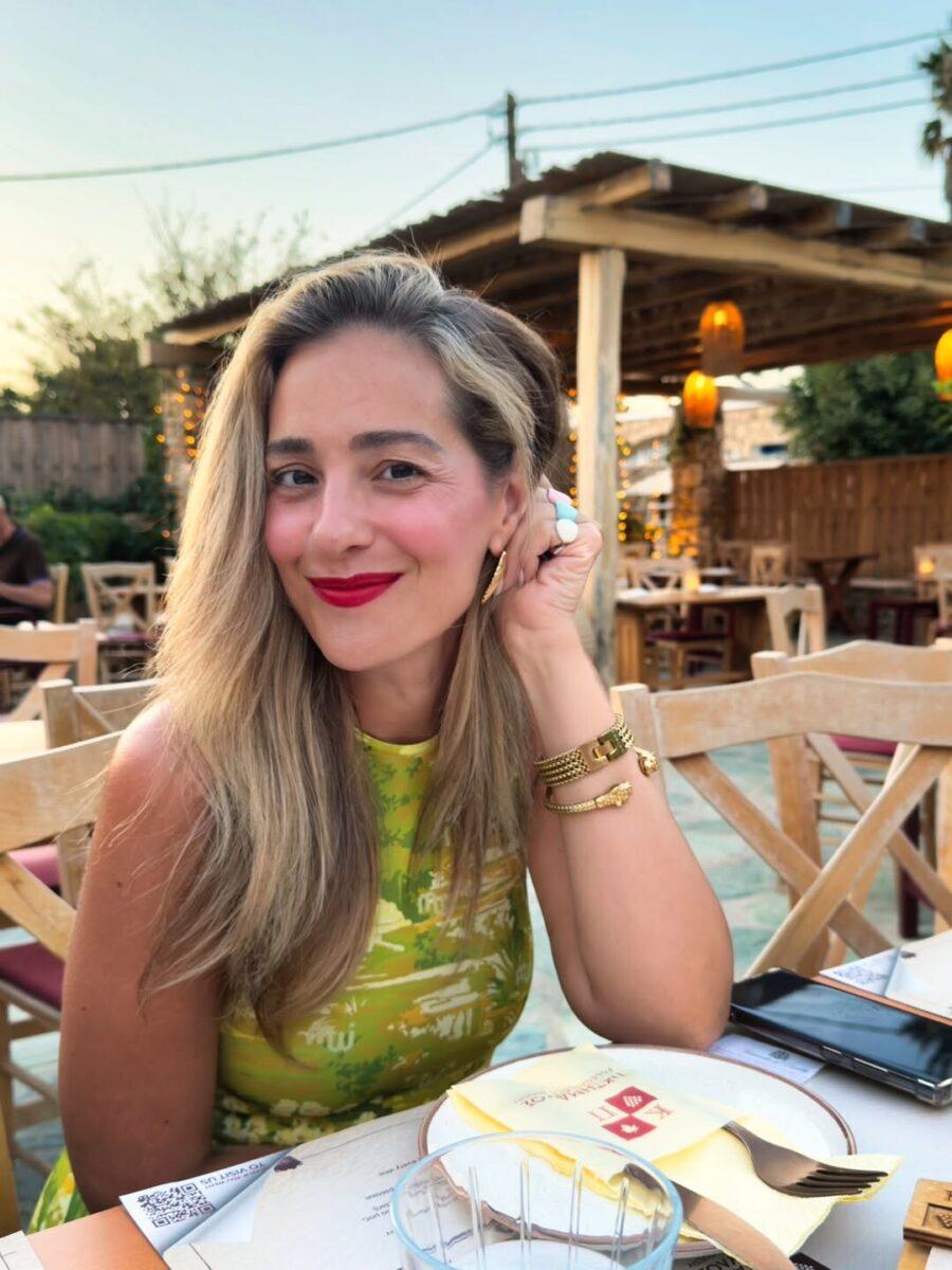 Ξέγνοιαστες στιγμές περνά στη Φολέγανδρο η Νατάσσα Μποφίλιου