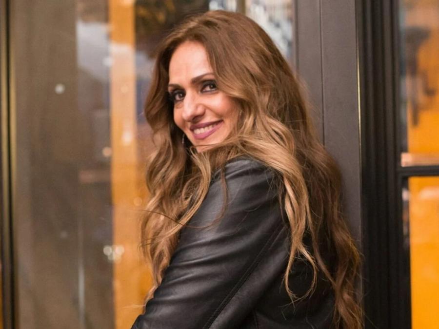 Ίσως η πιο ωραία Ελληνίδα που πέρασε ποτέ: Eίναι 58 ετών και το απόλυτο θηλυκό και μεγαλώνει φυσικά και χωρίς επεμβάσεις – Το Κοpμί λαμπάδα και η πραγματική ηλικία της