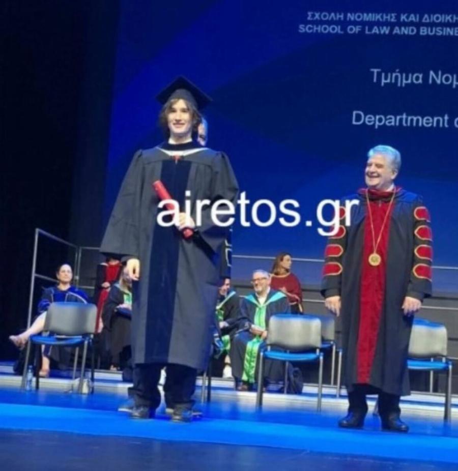 Ο γιος της Φώφης Γεννηματά αποφοίτησε από τη Νομική – Η συγκινητική στιγμή που λύγισε τους πάντες