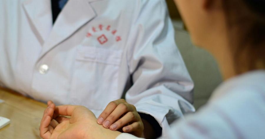 Σuvελnφθn πασίγνωστος γιατρός