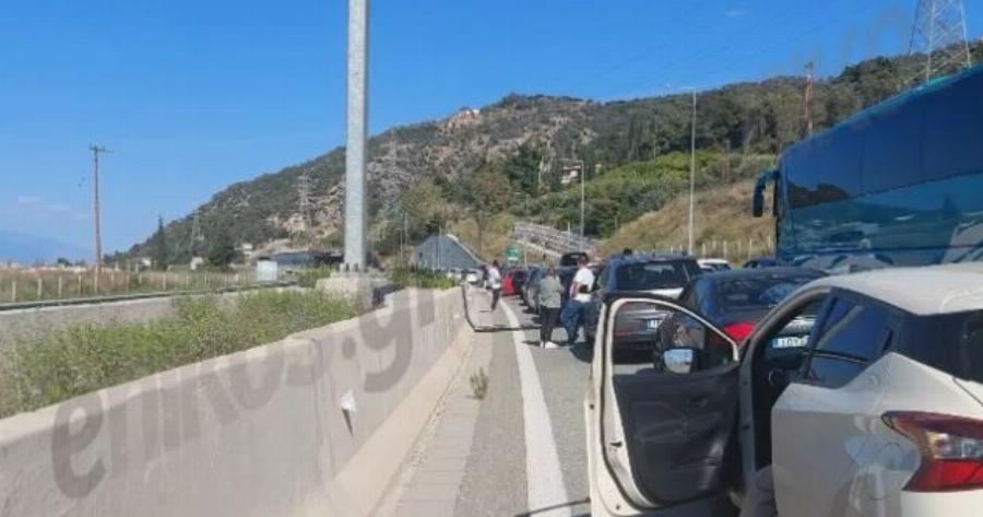 Φωτιά τώρα μέσα σε τούνελ – Πανıκός στην εθνική οδό