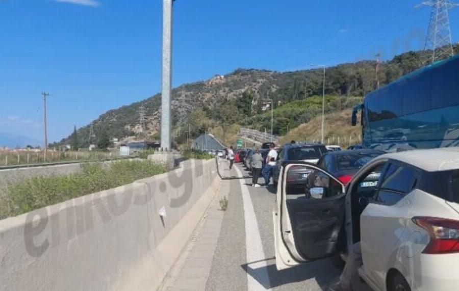 Φωτιά τώρα μέσα σε τούνελ – Πανıκός στην εθνική οδό