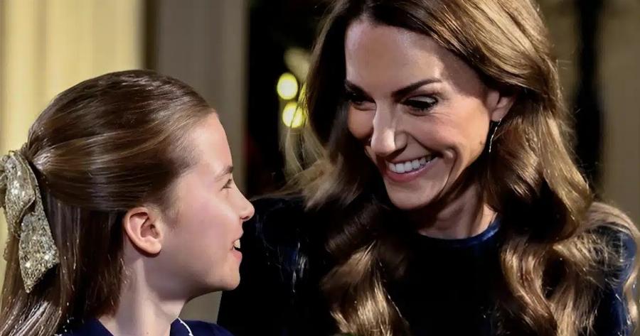 Το ντουέτο που «έλιωσε» το ίντερνετ: Κέιτ Μίντλετον και πριγκίπισσα Σάρλοτ έπαιξαν μαζί πιάνο