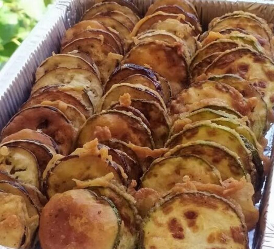 Τα πιο τραγανά κολοκυθάκια και μελιτζάνες τηγανητά – Με χυλό μπύρας και σκορδαλιά που απογειώνει!