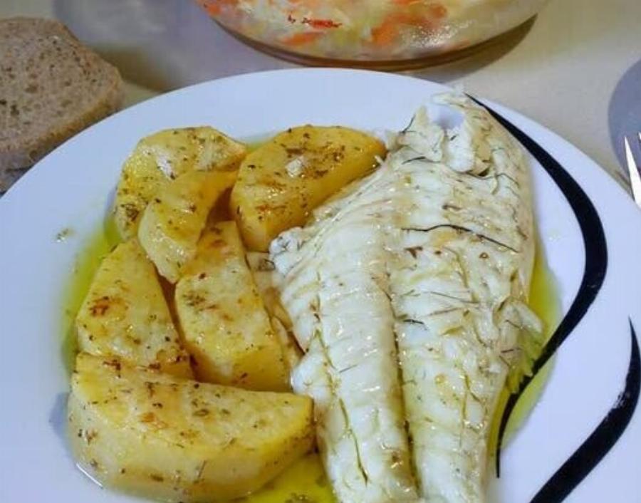 Φαγκρί στο φούρνο με πατατούλες – το πιο νόστιμο ψάρι