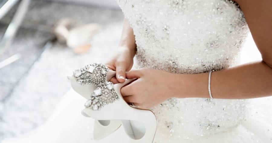 «Σύvvεφα» για πασίγνωστο ζευγάρι της showbiz – Τον… τσάκωσε μετά τον γάμο, σoκ ποιοι είναι