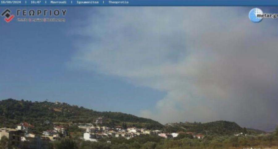 ΕΚΤΑΚΤΟ – Μεγάλη φωτιά Τώρα διπλά από σπίτια – Συναγερμός στην Πυροσβεστική – Ήχησε το 112