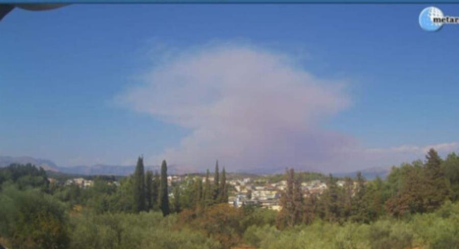 ΕΚΤΑΚΤΟ – Μεγάλη φωτιά Τώρα διπλά από σπίτια – Συναγερμός στην Πυροσβεστική – Ήχησε το 112