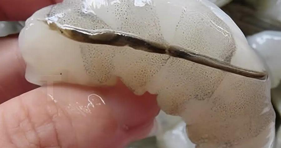 Το «φλέβα» της γαρίδας: Η λεπτομέρεια στην μαγειρική που λίγοι γνωρίζουν και πολλοί συζητούν