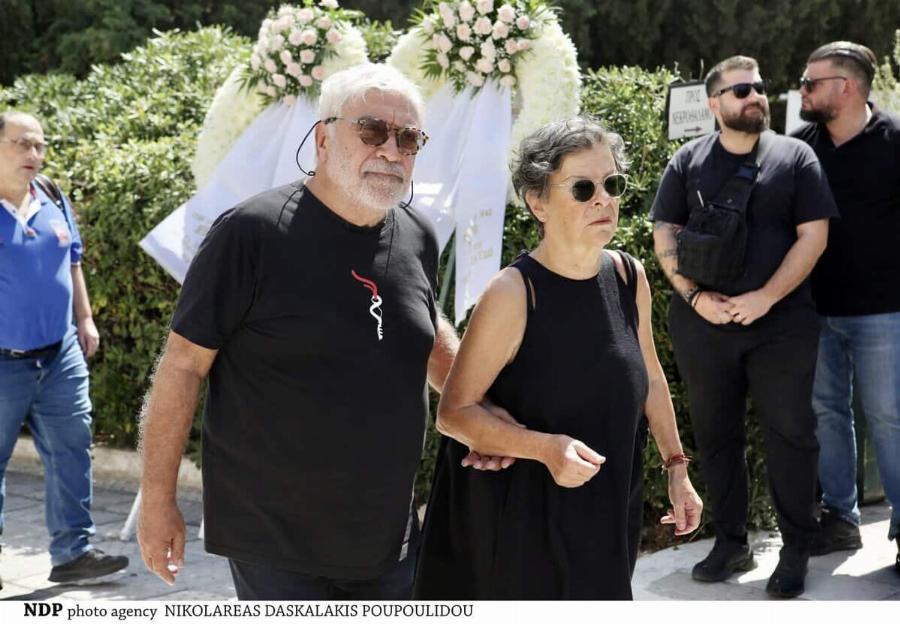 Ανείπωτος θρήνος για τον Δημήτρη Πιατά: Πέθανε η γυναίκα του Λέλα! Έπαιξε κανονικά στο θέατρο χθες – «Ράγισαν καρδιές» με την αποκάλυψη του Βούρου