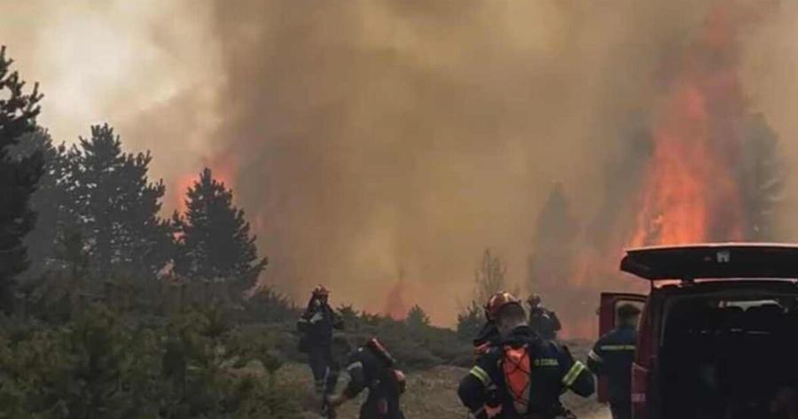 Μεγάλη φωτιά καίει τη χώρα μας