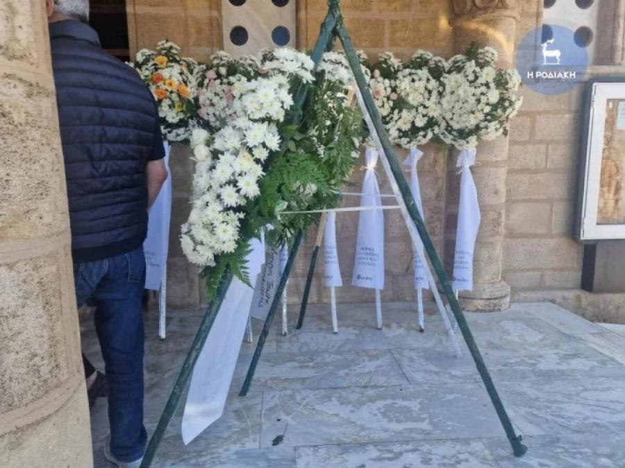 Ρόδος: Σπάραξαν καρδιές στην κηδεία μητέρας και κόρης που βρήκαν τραγικό θάνατο στο τροχαίο