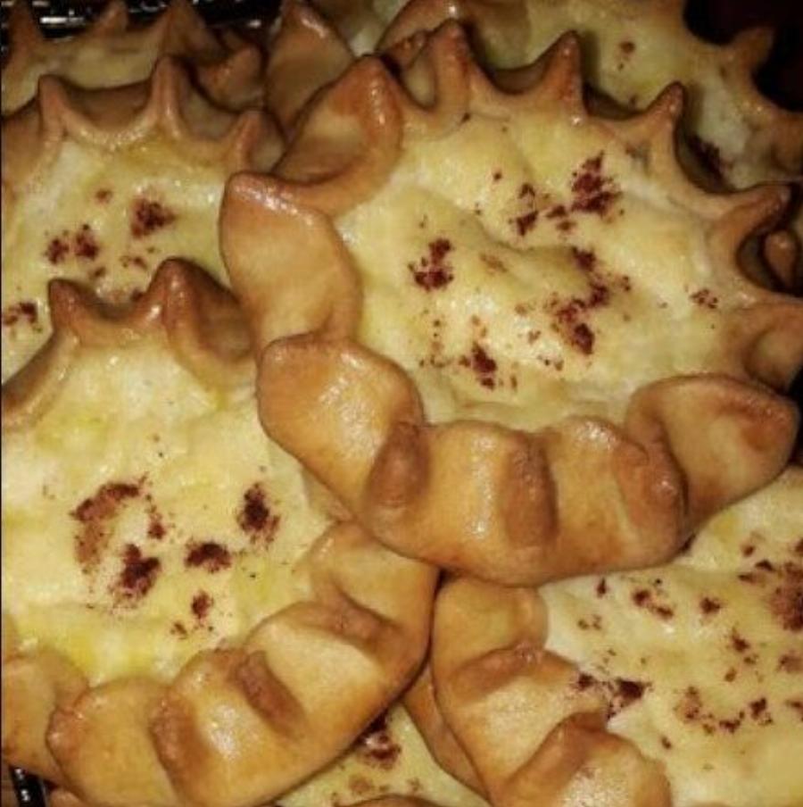 Τα αυθεντικά Κρητικά λυχναράκια με μυζήθρα – Το γλυκό που λιώνει στο στόμα