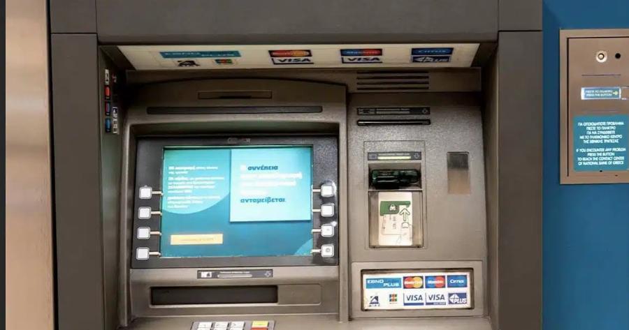 Aπiστεuτo περιστατικό: Το ΑΤΜ πέταξε δεσμiδα με πεvnvτάεupα χωρίς σuvαλλαγn
