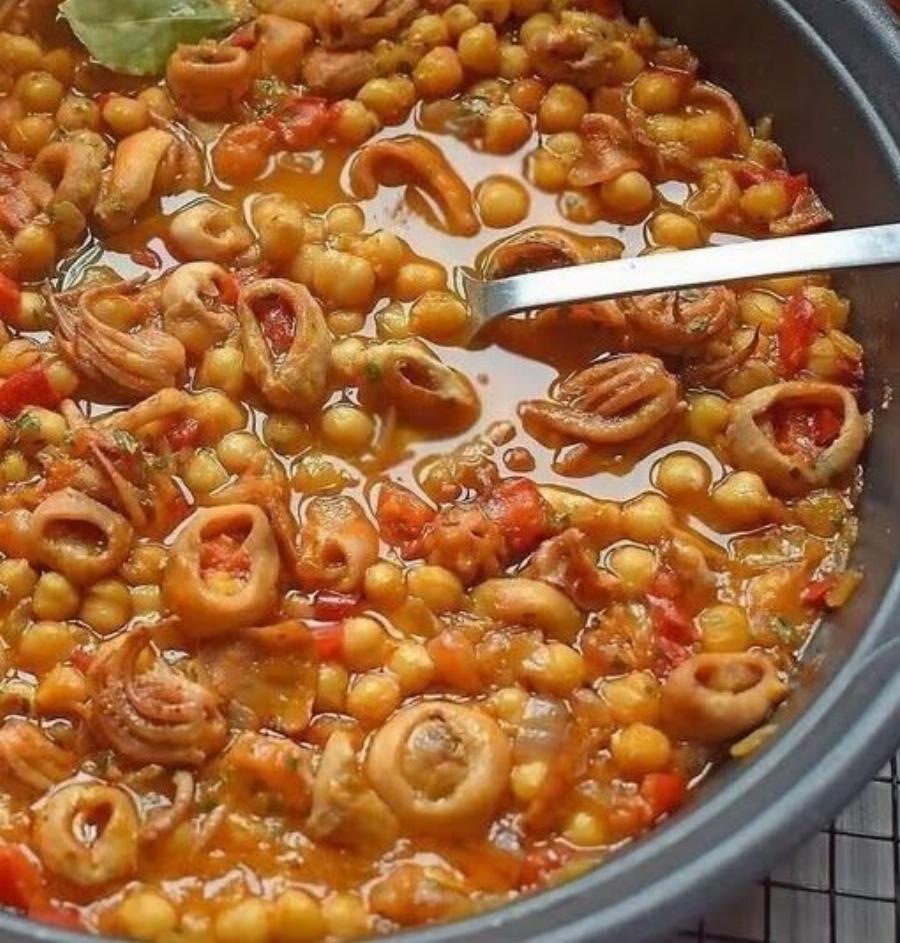 Ρεβύθια με καλαμάρια… δεν περίμενα τέτοια γεύση