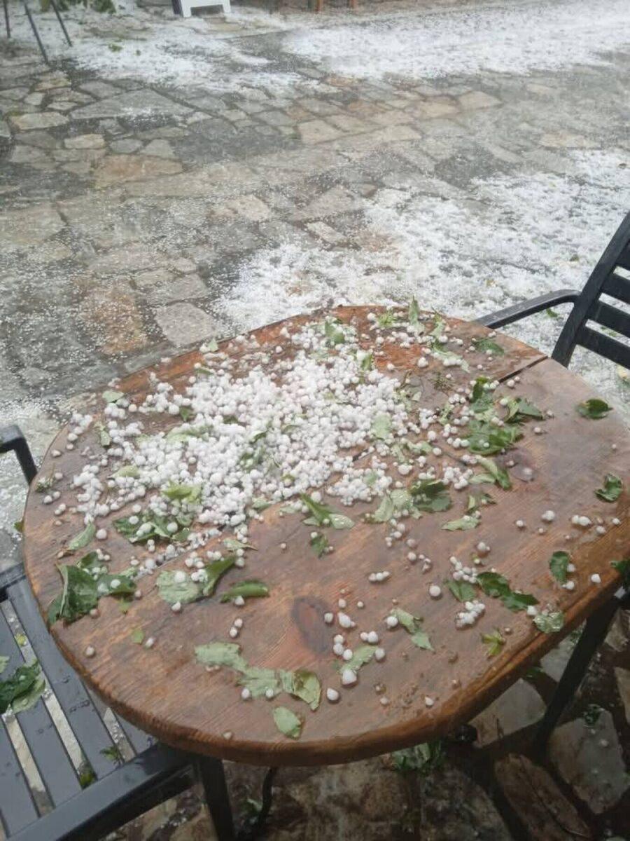 EKTAKTO: Ισχυρή χαλαζόπτωση ΤΩΡΑ σε αυτές τις περιοχές