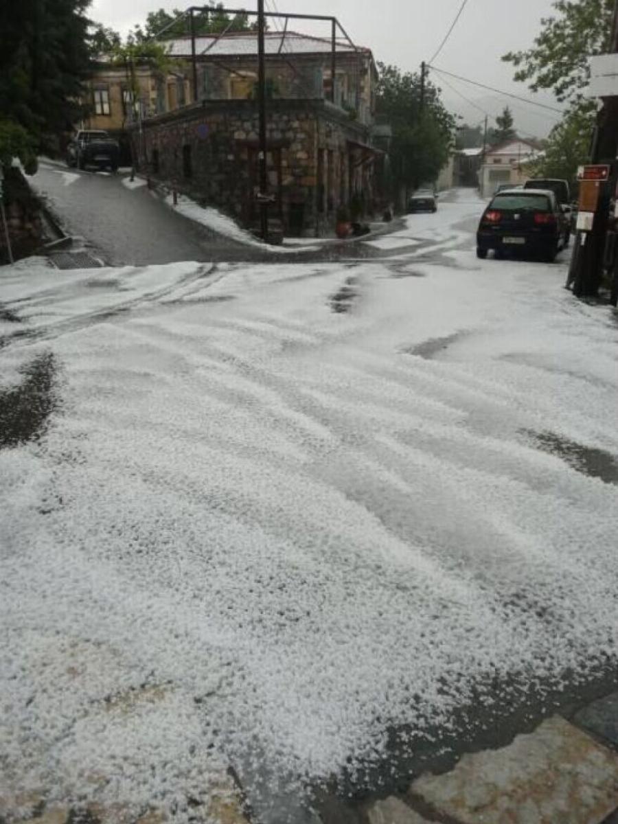 EKTAKTO: Ισχυρή χαλαζόπτωση ΤΩΡΑ σε αυτές τις περιοχές