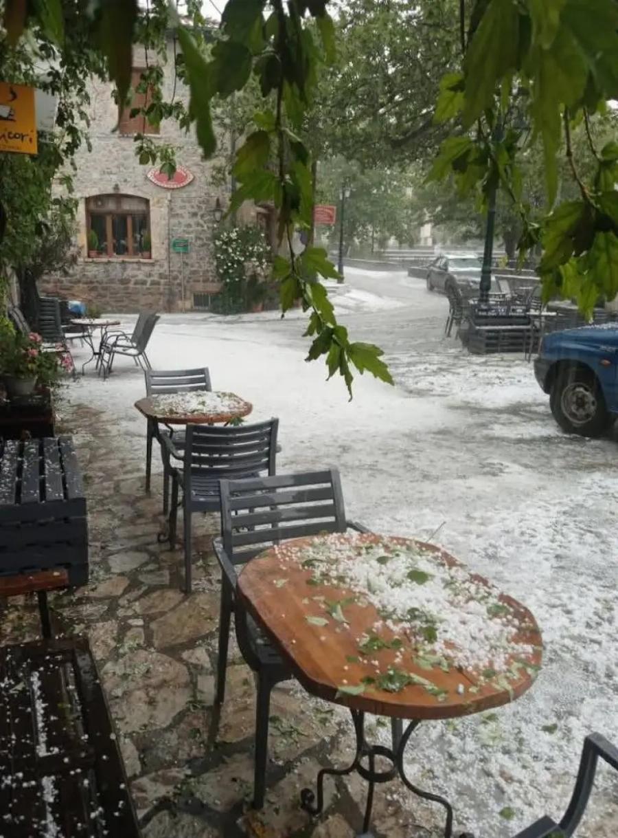 EKTAKTO: Ισχυρή χαλαζόπτωση ΤΩΡΑ σε αυτές τις περιοχές