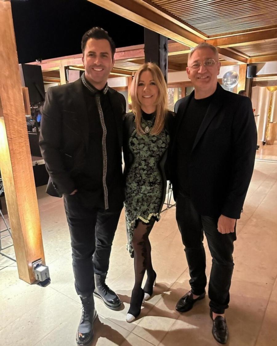 Η νέα εμφάνιση της Μαριάννας Λάτση με μίνι φόρεμα – Αντί για 71 μοιάζει με 31 χρονών