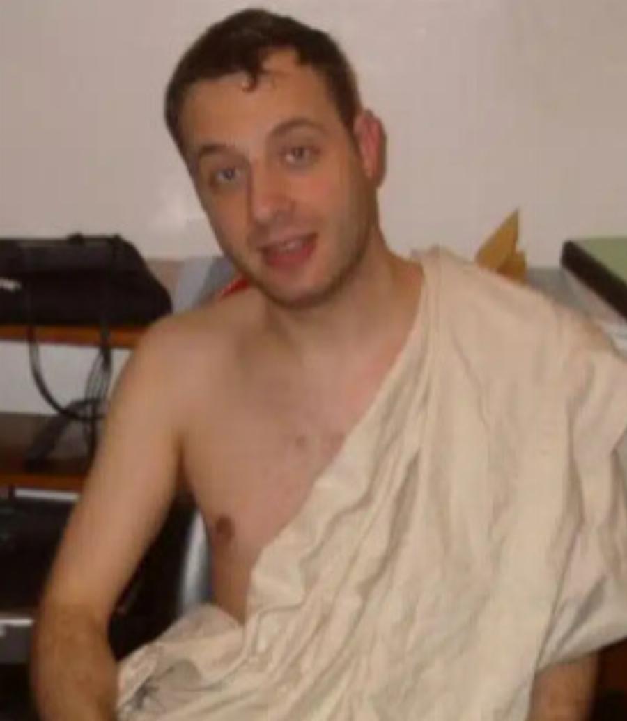 Έτσι είναι σήμερα ο μαθητής που έκραζε τις Πανελλήνιες 1997. Τι δουλειά κάνει