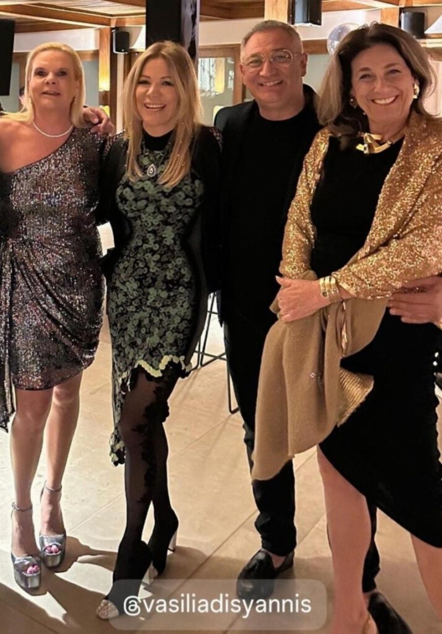 Η νέα εμφάνιση της Μαριάννας Λάτση με μίνι φόρεμα – Αντί για 71 μοιάζει με 31 χρονών