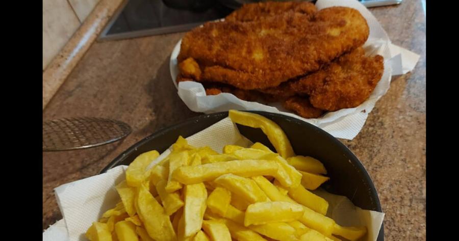 Το απόλυτο οικογενειακό πιάτο! Τραγανό σνίτσελ με χρυσαφένιες πατάτες & δροσερό ταμπουλέ που λατρεύουν όλοι