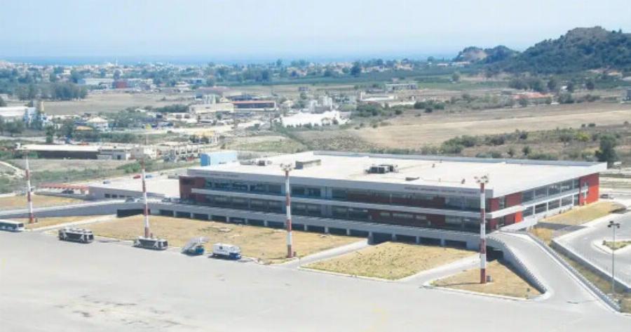 Αναστάτωση στο αεροδρόμιο της Ζακύνθου – 29χρονη έσκισε το παντελόνι αστυνομικού