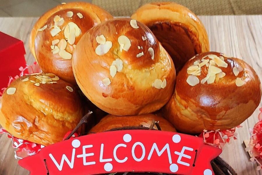 Τα τσουρέκια της Γκόλφως (βίντεο)