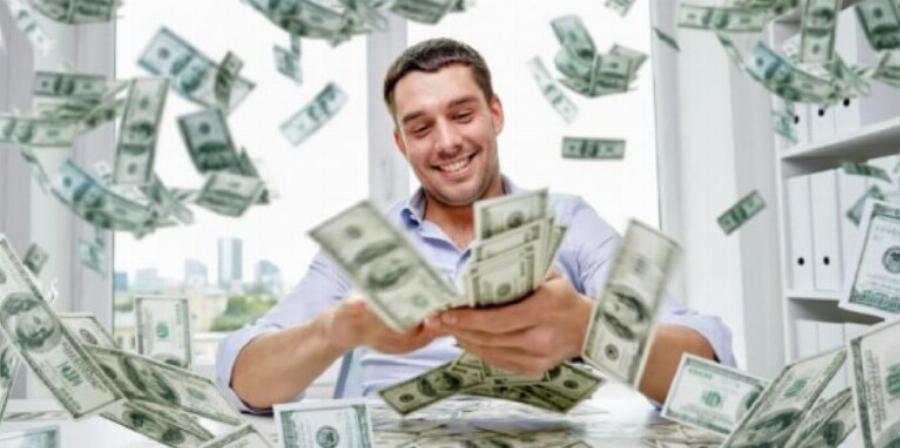 Τραβάνε πάνω τους τα χρήματα: 5 ζώδια που είναι σχεδόν βέβαιο ότι θα γίνουν εκατομμυριούχοι