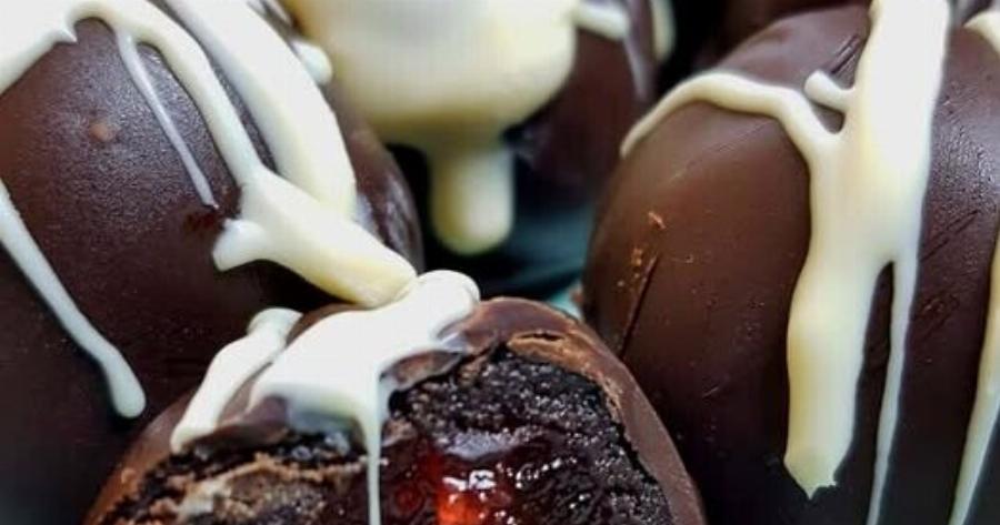 Σοκολατάκια-έκπληξη με κεράσι που λιώνουν στο στόμα