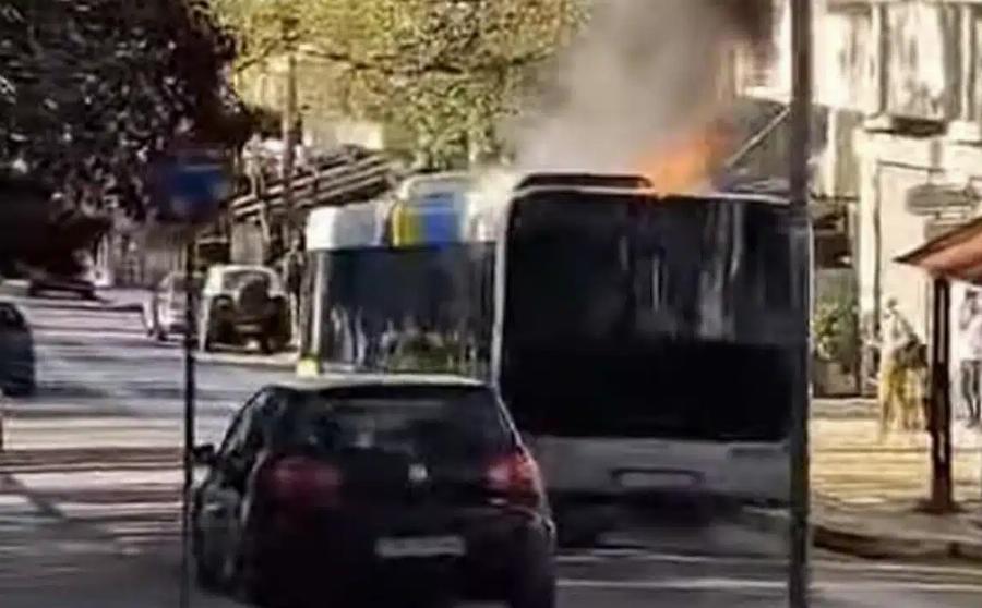 Φωτιά σήμερα σε λεωφορείο γεμάτο επιβάτες – Βίντεο ντοκουμέντο