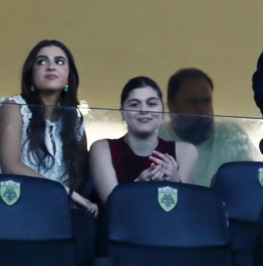 Σούλα Μαρινάκη: Η «αρχόντισσα κυρά» που κρύβεται πίσω από την επιτυχία του προέδρου του Ολυμπιακού – Η άγνωστη κούκλα σύζυγος του και μητέρα 4 παιδιών