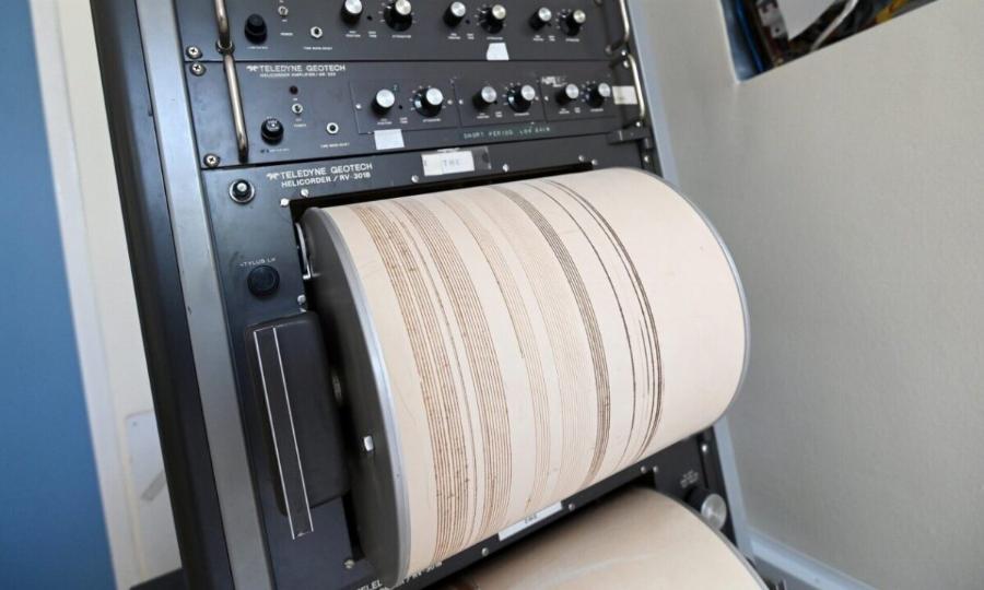 ΈΚΤAKTO: Μεγάλος διπλός σεισμός τώρα