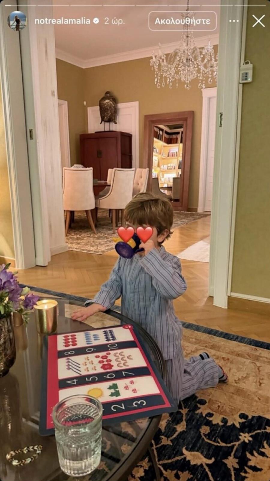 Κρυστάλλινοι πολυέλαιοι, πανάκριβα βαριά έπιπλα, χειροποίητα χαλιά: Η 1η φώτο μέσα στο αρχοντικό των Κικίλια – Μπαλατσινού στο κέντρο της Αθήνας