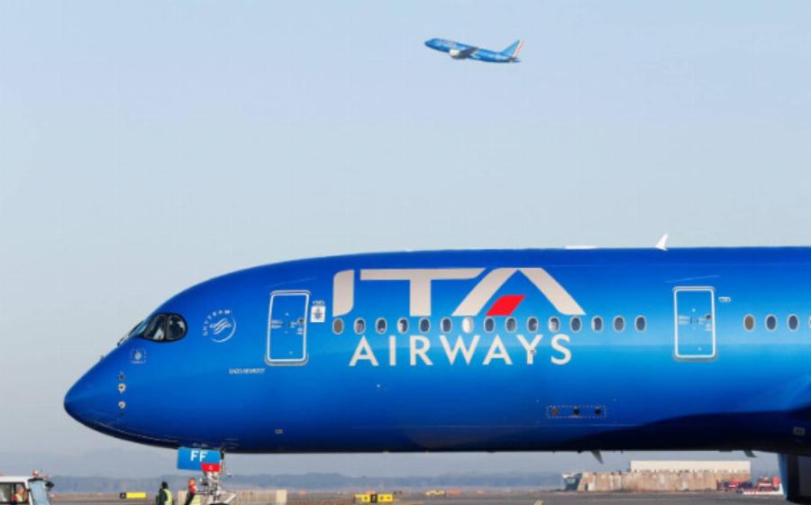 Τορπίλη: Καταρρέει τεράστια αεροπορική εταιρεία της Ευρώπης